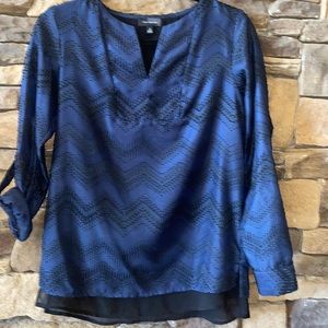 Limited navy and black long sleeve v-neck blouse. Size xs
